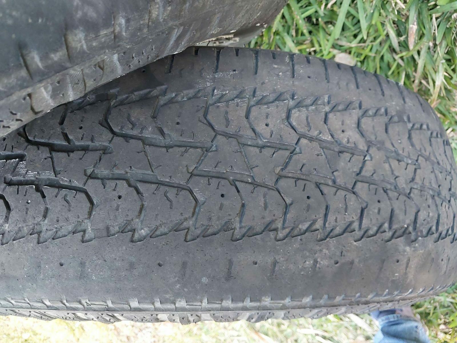 2x Pneus 245/70R16 usé !!! 4000F – Image 2