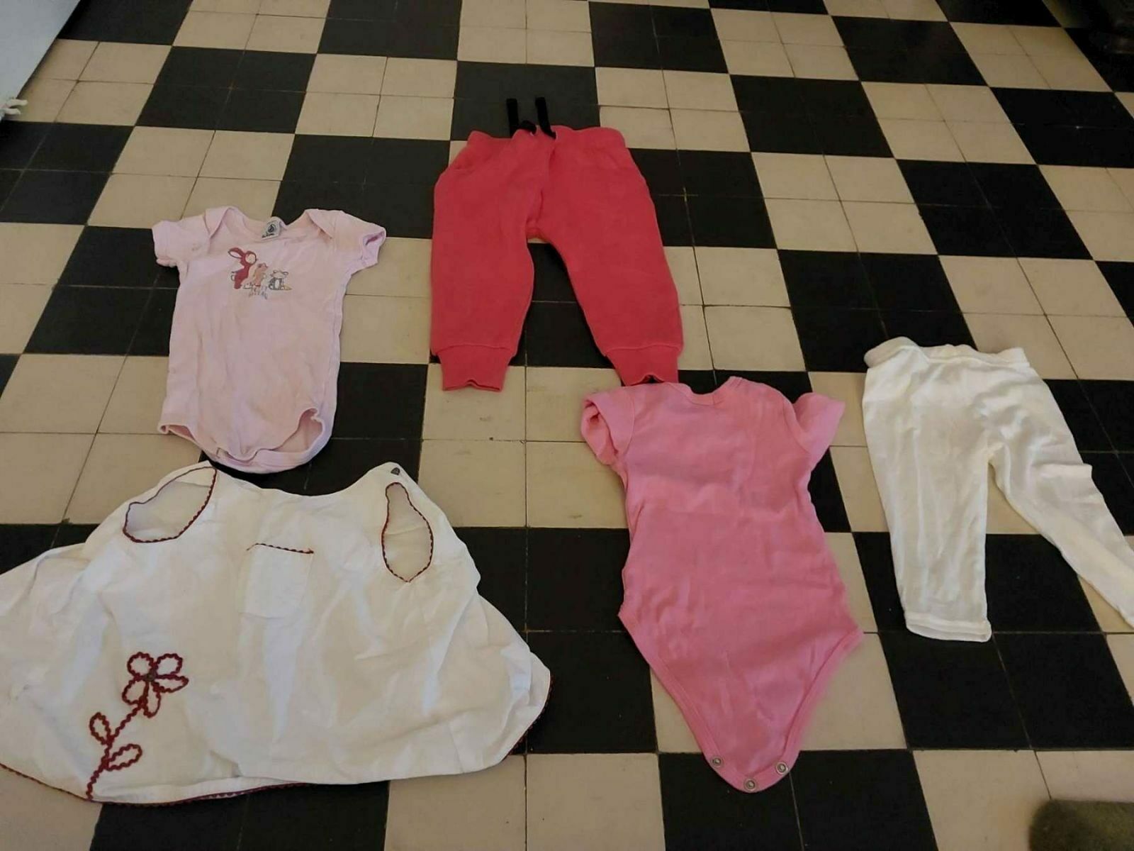 Lot x15 vêtements de bébé fille de moins de 12 mois