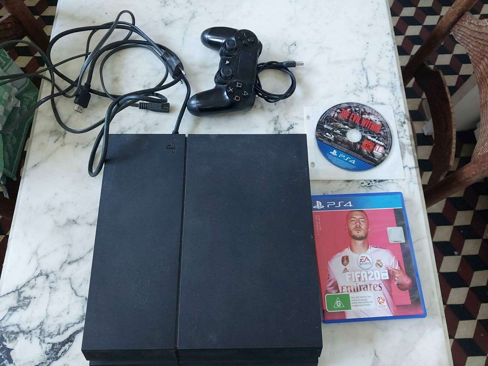 Console PS4 + 2 jeux